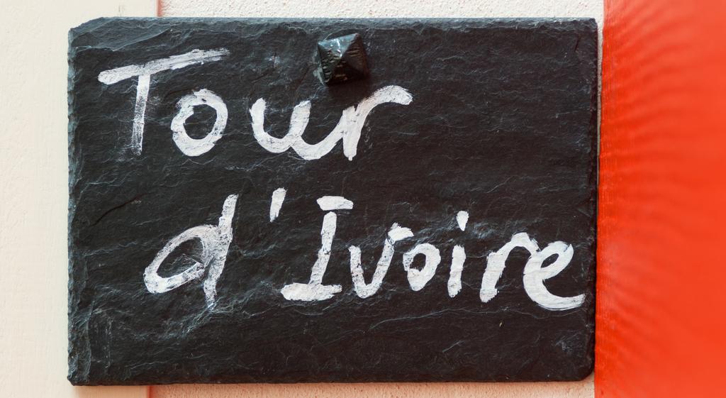 Les Petites Vosges Panzió Bagnères-de-Bigorre Szoba fotó
